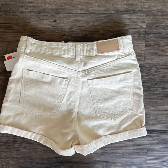 Off-White Cream high waisted button up shorts Zara size 4 - Picture 3 of 6
